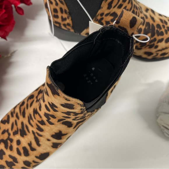 🐆NIB CHEETAH ANKLE BOOTIES - Picture 6 of 10